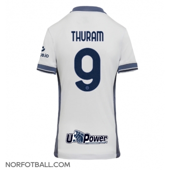 Billige Fotballdrakt Inter Milan Marcus Thuram #9 Replika Bortedrakt Dame 2024-25 Kortermet